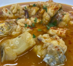 El suquet de peix ha de ser, com diu el mateix nom, sucós. KRAM GASTRO GRILLING, que sota el mestratge d'Andrés Riestra, xef i director. Fa una de les millors cuines de Guisats de Cullera del Principat d'Andorra.