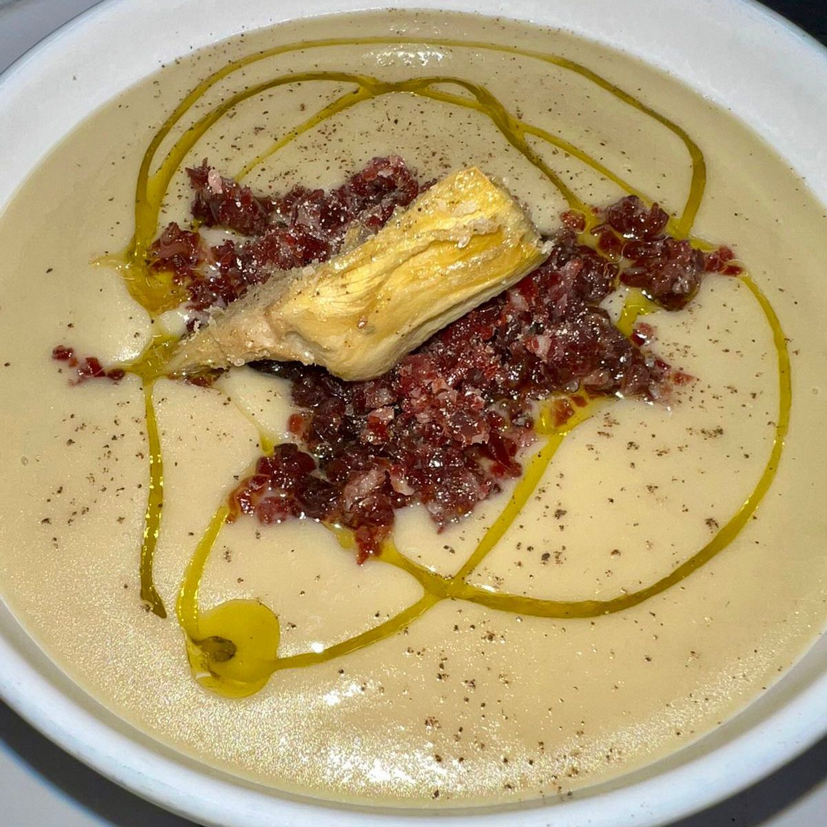 Crema de carxofes amb pernil ibèric d'aglà.  #alcachofas #food #foodporn #verduras #foodie #healthyfood #comidasana #gastronomia