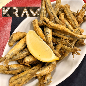 🍽️ “Boquerones Fritos a la Andaluza” a KRAM! 🍽️ Descobreix el sabor autèntic de la cuina de Tapes de qualitat al Restaurant KRAM amb els nostres deliciosos “Boquerones Fritos a la Andaluza”.  Aquests Seitons preparats amb tot l'amor i la tradició, fregits a la perfecció per oferir-te una experiència gastronòmica saborosa.  Vine a gaudir d'aquest clàssic en un ambient acollidor i elegant al centre comercial d'Andorra la Vella, a la zona Bancària.  Sabors que et transportaran directament al cor d'Andalusia! Aprofitem el dia d’avui 28 de febrer del 2025 per felicitar a tots els Andalusos residents o visitants d’Andorra en el seu gran dia de la comunitat andalusa. #KramAndorra #BoqueronesFritos #CuinaAndalusa #SaborsAutèntics #RestaurantAndorra #AndorraLaVella #AltaCuina #ExperiènciaCulinària #DelíciesDelMar #CuinaMediterrània #MenjarDeliciós #CentralComercial #SaborsTradicionals #MenjarFresc