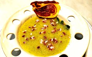 🍽️ Refrescante, elegante y llena de sabor! 🍽️   ¡Disfruta de un plato que combina frescura y contraste: nuestra Sopa Fría de Melón con crujiente de Jamón Serrano!   💫 Melón dulce y jugoso, la esencia de la temporada.   💫 Jamón ibérico crujiente, un toque salado y sabroso.   💫 Texturas únicas, equilibrio perfecto entre suavidad y intensidad.   ¡Un plato perfecto para empezar a saborear la gastronomía de KRAM!   📍 Reserva y descubre el auténtico sabor de la temporada en KRAM – Andorra la Vella!   #KRAMAndorra #SopaFríaDeMelón #VeranoGastronómico #SaboresQueCaptivan #MenjarAmbEncant #ExperienciaGastronómica #AndorraTaste #SaborFresco #CuinaDeQualitat #MenúDeTemporada #GastronomiaPremium #MomentsInoblidables #ComerBienEsUnArte #PlatosQueSorprenden #RestauranteAndorra #RestaurantesAndorralavella #andorraRestaurantes #Gastronomia #foodies #food