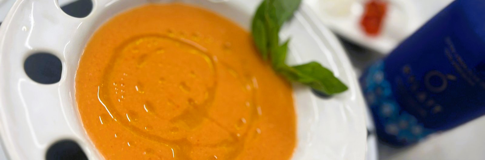 🍅 Gaspatxo Andalús amb “picadillos” – Tradició i frescor a KRAM Andorra! 🥒✨   🔥 Una recepta clàssica amb producte de proximitat! 🔥   A KRAM Andorra, sabem que el Gaspatxo Andalús és més que una sopa freda: és una barreja de sabors mediterranis, amb ingredients de màxima qualitat i un toc especial que marca la diferència!   🥗 Tomàquets madurs, que aporten dolçor i intensitat   🥒 Cogombre i pebrots, per un equilibri perfecte entre frescor i textura   🧄 Ceba i all, amb el seu punt aromàtic inconfusible   🥖 Pa artesà, per donar cos a la recepta   🛢️ Oli d’oliva verge extra KYLATT, premsat en fred i amb matisos d’herba tallada i ametlló   ✨ Un plat que refresca i enamora!   📍 Reserva la teva taula a KRAM Andorra i descobreix el millor Gaspatxo Andalús d’Andorra, servit com cal!   #KRAMAndorra #GaspatxoAndalús #CuinaMediterrània #SaborAutèntic #MenjarQueCaptiva #CuinaDeProximitat #ProducteDeQualitat #SaborsQueEnamoren #PassióPelProducte #OliDOlivaVergeExtra #KYLATT #BrasaPerfecta #MenjarAmbEncant #ReservaJa #GastronomiaPremium #CuinaAmbPersonalitat #OnMenjarBé #SaborsIrresistibles #AndorraTaste #ExperiènciaGastronòmica #RestaurantAndorra #andorraRestaurant