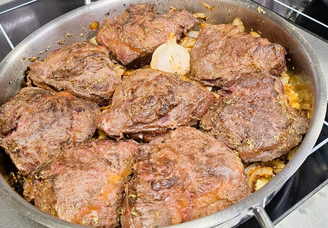 🔥 La Galta de Vedella de KRAM Andorra. Cuina tradicional amb un toc magistral! 🍽️✨   Si ets un amant dels sabors intensos i autèntics, no et pots perdre la Galta de Vedella a foc lent del nostre xef!   👨‍🍳 Preparació artesanal, cuinada lentament per aconseguir una textura melosa i plena de sabor   🔥 Sabor profund, amb ingredients seleccionats i un guisat que et farà gaudir amb una salsa que et farà deixar el plat net com una patena. 🍷 Maridatge ideal, acompanya-la amb un bon v del nostre selecte celler i viu una experiència gastronòmica única al centre comercial d’Andorra la Vella 📍 Reserva la teva taula a KRAM Andorra T.+376696666 i descobreix la millor cuina tradicional!   #KRAMAndorra #CuinaTradicional #GaltaDeVedella #SaborQueCaptiva #MenjarQueSorprèn #PassióPelProducte #ReservaJa #OnMenjarBé #SaborsAutèntics #MenjarAmbEncant #CuinaDeQualitat #GastronomiaPremium #MomentsIrresistibles #MaridatgePerfecte #PlatsExcepcionals #BrasaPerfecta #SaborsQueEnamoren #ExperiènciaGastronòmica #Restaurantsandorra #Andorrarestaurantes #losmejoresrestaurantesdeandorra #foodies #andorrafoodies #bestfoodintown