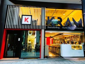 Aquest Nadal, al Restaurant KRAM d’Andorra la Vella, t’esperem per celebrar les teves festes d’empresa i qualsevol celebració de Nadal amb un toc especial. El nostre espai elegant i acollidor, situat al centre de la ciutat, és el lloc perfecte perquè qualsevol trobada sigui un èxit memorable. A KRAM oferim una cuina exquisida basada en productes de màxima qualitat i frescor, amb especialitats destacades en peix i marisc fresc, com el llamàntol blau del Cantàbric, salmó salvatge fumat o les millors ostres Gillardeau, acompanyats sempre amb un toc de creativitat i respecte per la tradició. Per als amants de la cuina més clàssica, també trobaran plats tradicionals elaborats amb cura, com els guisats, els caragols de punxa o la carn de vedella gallega madurada mínim 60 dies, tot preparat amb la millor tècnica i servei impecable. Reserva la teva taula ara per a grups petits o grans, i demana informació sobre els nostres menús especials de Nadal. Sigui quin sigui el teu esdeveniment, amb KRAM tens la garantia d'una celebració gastronòmica inoblidable en un ambient sofisticat i càlid. Vine a viure Nadal al KRAM i sorprèn els teus convidats amb una experiència gourmet que només trobaràs a Andorra la Vella! #NadalKRAM #SoparsEmpresa #GastronomiaAndorra #PeixIMarisc #CuinaTradicional #AndorraLaVella