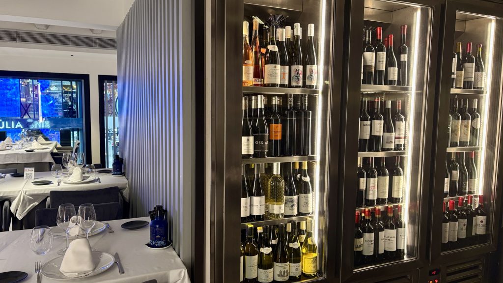 Las mejores reseñas de restaurantes de Andorra la Vella. Comida fantástica en la segunda planta del Restaurante KRAM, muy recomendable. Comida: 5/5 Servicio: 5/5 Ambiente: 5/5 ZeroS Vlogs 5 reseñas • 1 foto starstarstarstarstar Hace 1 semana Nuevo Comida fantástica en la segunda planta de este restaurante, muy recomendable Comida: 5/5 Servicio: 5/5 Ambiente: 5/5