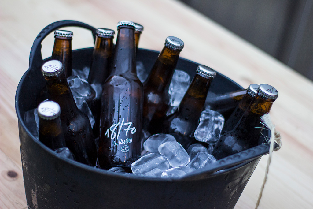Andorra a Taula 2025 a Restaurant KRAM. Enguany el maridatge que acompanyarà els aperitius d’Andorra a Taula dels menús oferts serà la cervesa 18/70. Això és perquè les jornades gastronòmiques d’Andorra Taula es renoven en l’edició del 2025 amb l’entrada de IDPA, distribuïdor exclusiu de Heineken al Principat d’Andorra, com a nou patrocinador de l’esdeveniment. IDPA s’afegeix al patrocini ja existent de MoraBanc, i a la col·laboració d’Andorra Turisme. 