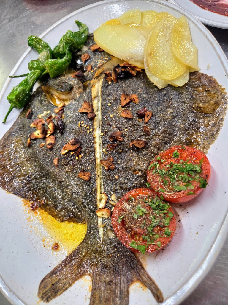 🎄✨ Cenas de Navidad en Restaurant KRAM Gastronómico & Parrilla Josper ✨🎄 Este año, celebra tus cenas de Navidad y cenas de empresa en un entorno exclusivo en el centro de Andorra la Vella. En KRAM preparamos menús especiales para grupos, con nuestras especialidades al fuego de carbón vegetal, los mejores guisos, pescados frescos y mariscos prémium, y por supuesto nuestras ostras Gillardeau nº 2 y nº 3 acompañadas de los mejores champagnes franceses, vinos de bodegas exclusivas y cervezas servidas siempre a la temperatura perfecta. 🥂 Un ambiente cálido y festivo, ideal para compartir con compañeros, amigos o familia. 📞+376696666. Reserva ya tu mesa y asegura una experiencia gastronómica inolvidable estas fiestas. Ademas puedes ir a celebrarlo después de tu cena sin necesidad de mover tu coche. #KRAMAndorra #CenasDeNavidad #CenasDeEmpresa #AndorraLaVella #GastronomíaPremium #NavidadEnKRAM