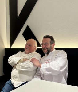 Aquest dimecres tenim un esdeveniment gastronòmic únic a KRAM: la *Choucroute Alsacienne* presentada pel famós xef Jean‑Louis Neichel, el cuiner que va aconseguir la primera estrella Michelin per al restaurant EL BULLI.